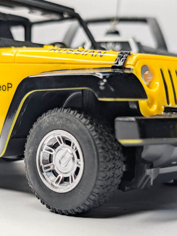 Jeep Wrangler (2-Door Off-Road SUV) diecast scale model car with realistic lights and detailed finish
